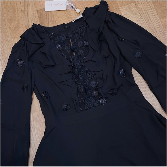 FOR LOVE & LEMONS VIVI EMBROIDERY DRESS IN SZ MEDIUM (BELT IS NOT INCLUDED) - Picture 5 of 5